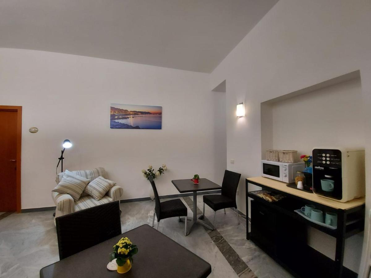 Bed and Breakfast Le Ginestre In Centro Salerno Zewnętrze zdjęcie
